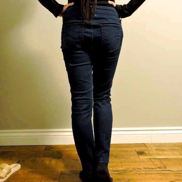 Guess Low-Rise Power Skinny Jeans, Dark Wash, Size US 27 - Picture 9 of 12